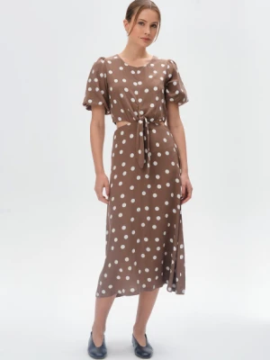Brązowa sukienka w białe groszki z wycięciem na bokach Greenpoint