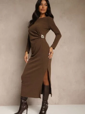 Brązowa Sukienka z Wiskozą Typu Bodycon Ozdobiona z Boku Aplikacją Tizarria new collection