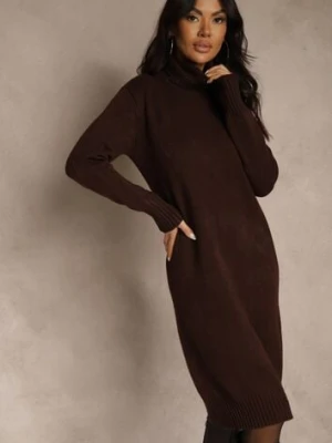 Brązowa Sweterkowa Sukienka z Bawełną i Golfem Reinaria