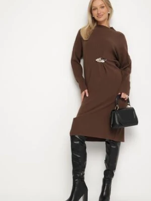 Brązowa Sweterkowa Sukienka z Wiskozą i Broszką Tinarrea unigirl