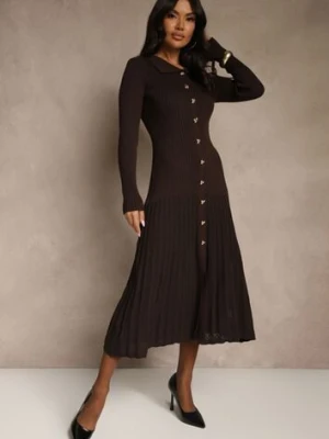 Brązowa Sweterkowa Sukienka z Wiskozy Ozdobiona Guzikami Zozeria