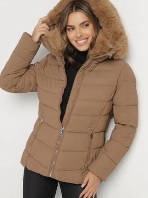 Brązowa Taliowana Kurtka z Pikowanymi Przeszyciami i Kapturem z Futerkiem Olennea romee's