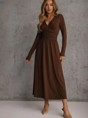Brązowa Taliowana Sukienka Longsleeve z Wiskozą z Marszczeniem i Dekoltem V Elirie