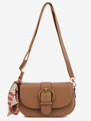 Brązowa Torebka Listonoszka na Klapę z Ozdobną Klamrą w Stylu Retro i Apaszką Zandrai Versoli