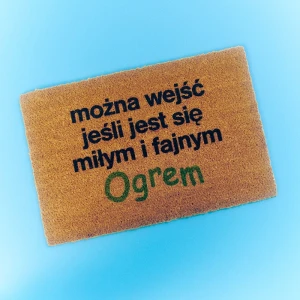 Brązowa wycieraczka z napisem można wejść jeśli jest się miłym i fajnym Ogrem Shrek x Włodi4444 House