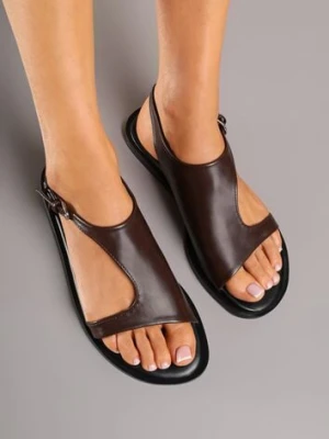 Brązowe Asymetryczne Sandały Vices ze Sprzączką Merilda