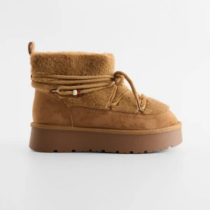 Brązowe botki śniegowce ze sztucznym futerkiem i sznurówkami House