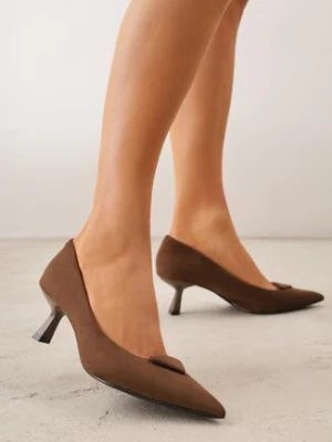 Brązowe Czółenka VICES na Kaczuszce z Trójkątną Aplikacją na Nosku Zenia