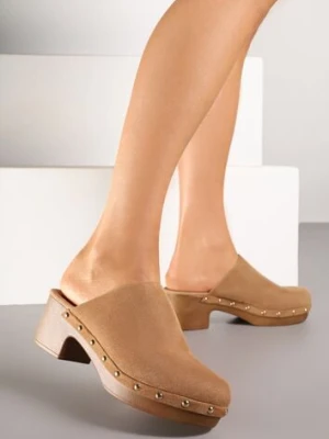 Brązowe Klapki Drewniaki Typu Mule na Słupku Zdobione Nitami Hlerra bellucci