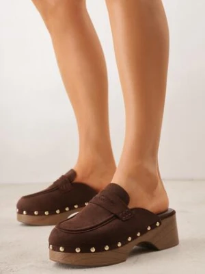 Brązowe Klapki Drewniaki w Stylu Mokasynów z Nitami Hanaria