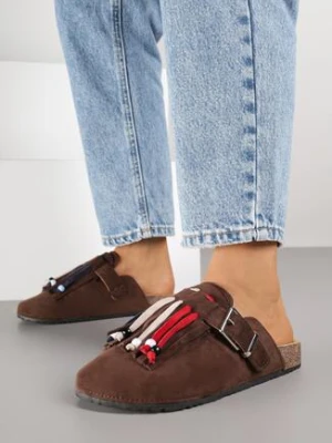 Brązowe Klapki Mule w Stylu Boho z Ozdobnymi Frędzlami Varre