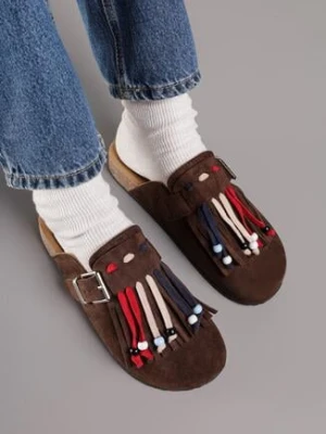 Brązowe Klapki Mule w Stylu Boho z Ozdobnymi Frędzlami Varre tulipano