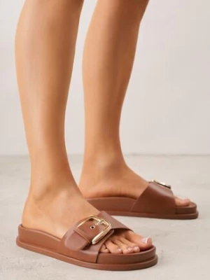 Brązowe Klapki na Grubej Podeszwie Ozdobione Metaliczną Klamrą Lorefer