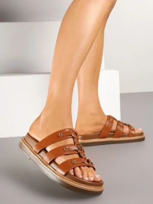 Brązowe Klapki na Platformie Ozdobione Metalicznymi Wstawkami Eloneira