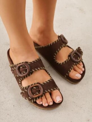 Brązowe Klapki VICES Ozdobione Przeszyciami i Klamrami z Imitacji Drewna Kallinope