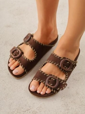 Brązowe Klapki VICES z Klamrami w Drewnianym Stylu i z Przeszyciami Nerineira