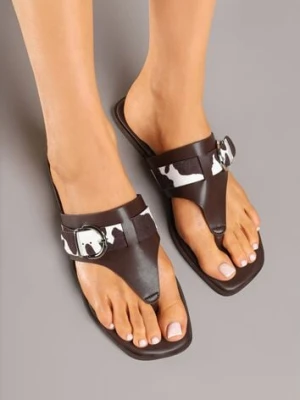 Brązowe Klapki z Ozdobną Klamerką i Wstawkami Animal Print Savicelle