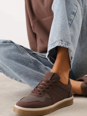 Brązowe Klasyczne Sneakersy VICES ze Wstawkami o Fakturze Nubuku Kalianna