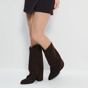 Brązowe kowbojki z imitacji zamszu House