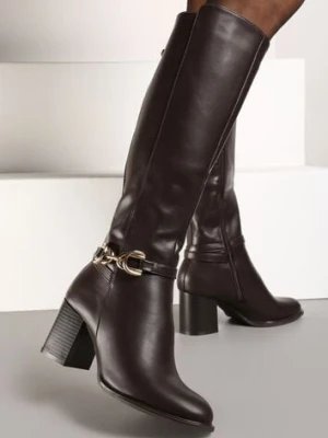 Brązowe Kozaki na Słupkowym Obcasie Zdobione Metalową Aplikacją przy Cholewce Resiona vices