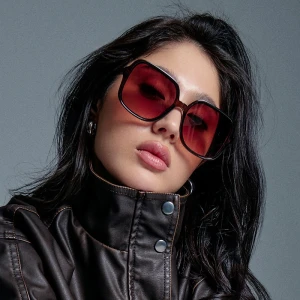 Brązowe okulary przeciwsłoneczne z kwadratowymi szkłami House