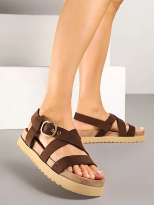Brązowe Sandały na Platformie Ozdobione Klamrą Novarisa ideal