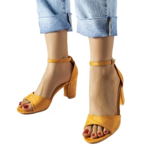 Brązowe sandały na słupku Polet żółte Inna marka