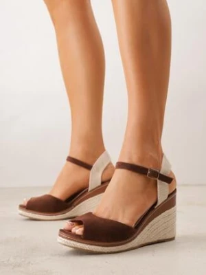 Brązowe Sandały na Wysokim Plecionym Koturnie Nacireda