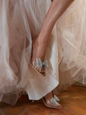 Brązowe Sandały Vices na Szpilce Ozdobione Cyrkoniową Kokardą Fenessa