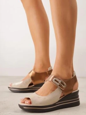 Brązowe Sandały ze Skóry Naturalnej na Koturnie z Metaliczną Ozdobą i Cyrkoniami Charevera m.daszynski