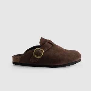 Brązowe skórzane klapki z klamrami House