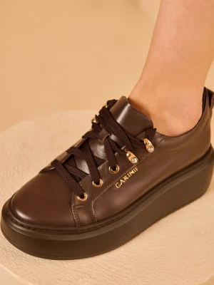 Brązowe skórzane sneakersy CARINII B8939-T82-000-000-F69