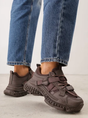 Brązowe Sneakersy Chunky na Tłoczonej Platformie z Naszywką w Kształcie Serca Chylera Marquiiz
