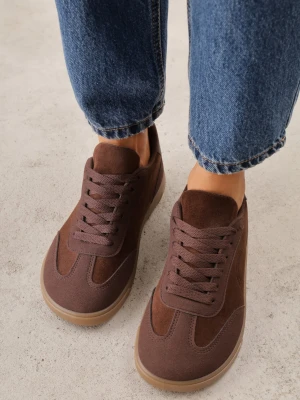 Brązowe Sneakersy na Kauczukowej Podeszwie z Szerokim Noskiem Arlenia Ideal