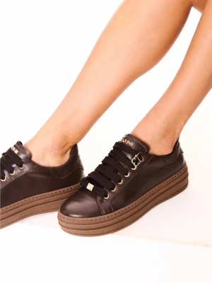 Brązowe sneakersy skórzane CARINII B10467-T82-000-000-G74