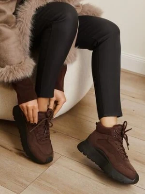 Zdjęcie produktu Brązowe Sneakersy Śniegowce Vices na Grubej Podeszwie Ozdobione Futerkiem i Napisem Nelinena