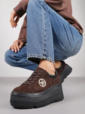 Brązowe Sneakersy Vices na Platformie Ozdobione Metaliczną Aplikacją Tatellia