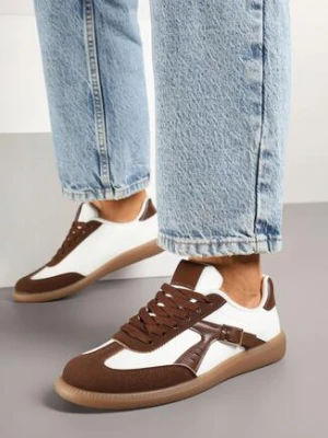 Brązowo-Białe Sneakersy w Stylu Kultowych Tenisówek z Ozdobną Klamerką Senaliera