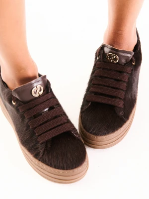 Brazowe sneakersy z naturalnym włosiem CARINII B10466-T86-000-000-G74