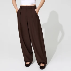 Brązowe spodnie baggy z zakładkami House