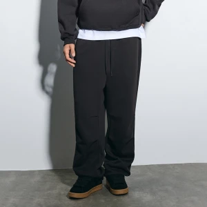 Brązowe spodnie dresowe baggy fit z zaszewkami House