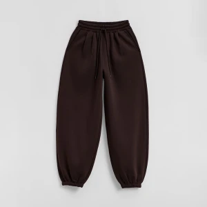 Brązowe spodnie dresowe basic o kroju jogger House