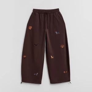 Brązowe spodnie dresowe z haftem piesków House