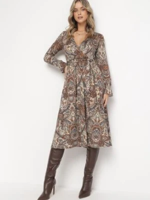 Brązowo-Beżowa Sukienka z Gumką w Pasie i Wzorem Paisley Faendra by swan
