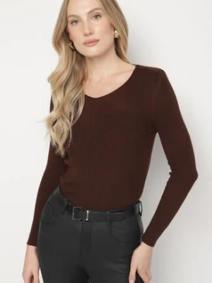 Brązowy Dopasowany Sweter z Prążkowanej Dzianiny z Bawełną z Dekoltem w Serek Tesma