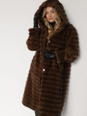 Brązowy Futrzany Płaszcz w Pikowany Wzór z Kapturem Esarra ann gissy