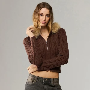 Brązowy kardigan z kaptuem i odpinanym futerkiem House