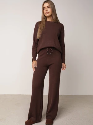 Brązowy Komplet Dzianinowy z Wiskozą Spodnie i Sweter z Detalem przy Mankietach Vivolo M&d Fashion