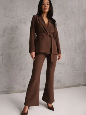 Brązowy Komplet o Garniturowym Kroju z Marynarką z Wiązaniem i Spodniami Falestra made in italy