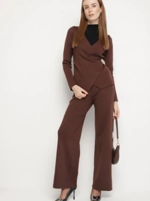 Brązowy Komplet z Wiskozą Kopertowy Sweter z Broszką i Szerokie Spodnie Esnna